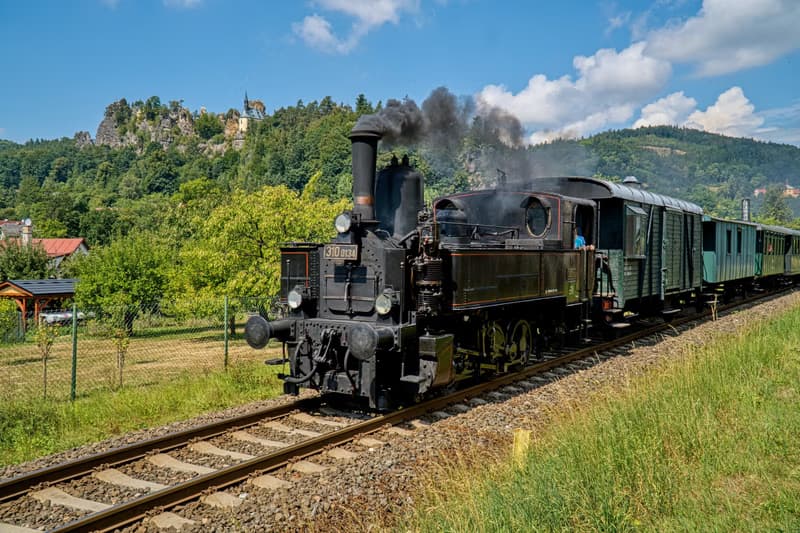 Steam train through the Bohemian Paradise with puppet theatre