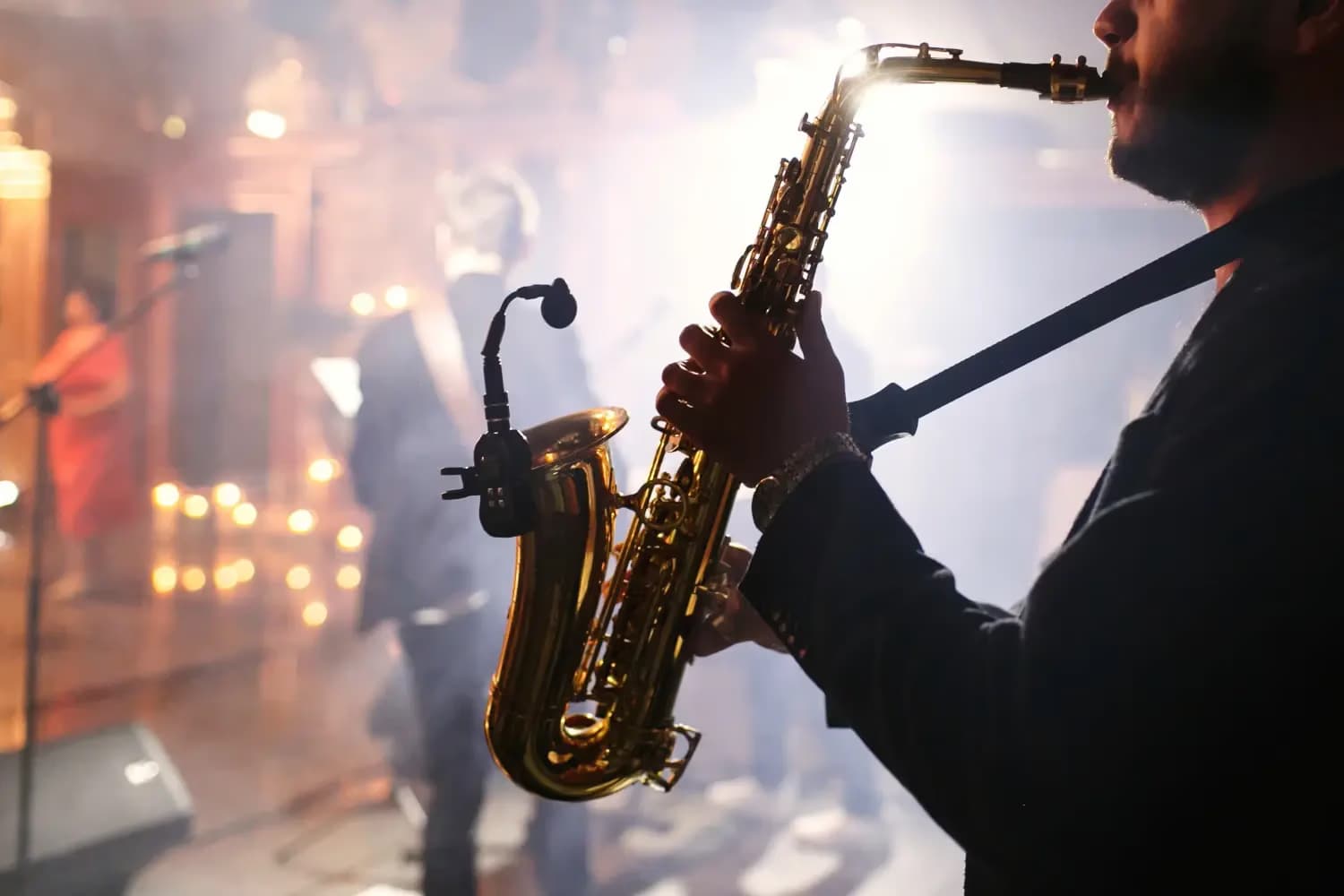 Man plays saxophone